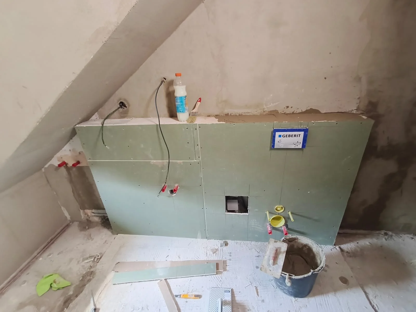Příprava koupelny s rozvody a modulem Geberit